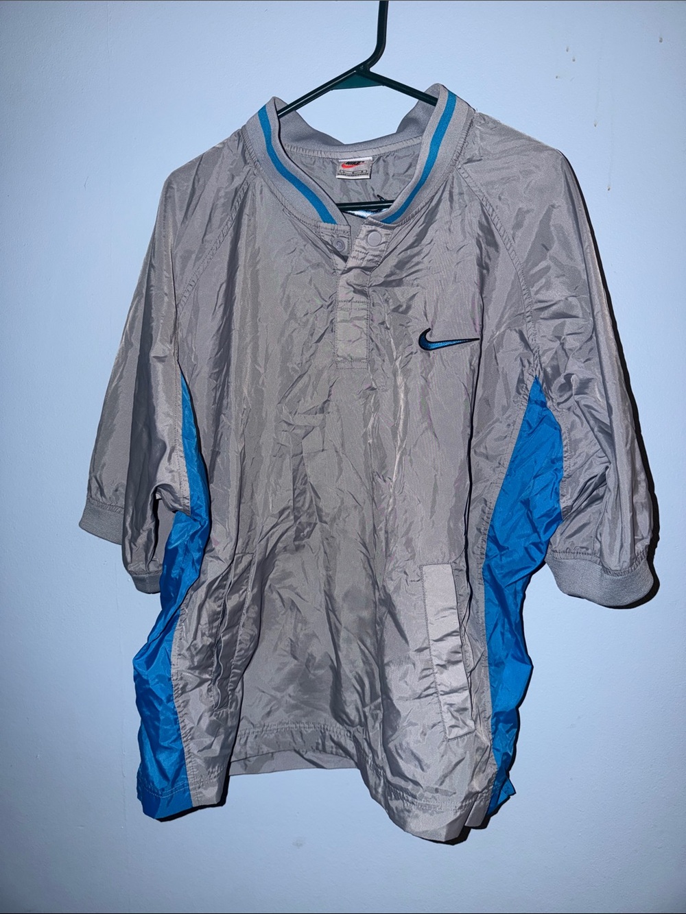 Large rare Nike Men’s Light Gray Windbreaker with Blue Panels
